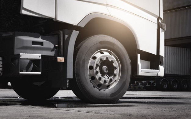 Faça o pneu de seu  caminhão durar mais